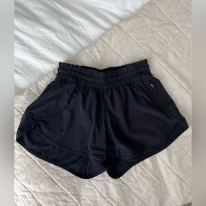 lululemon athletica mid-rise track that 3inch short